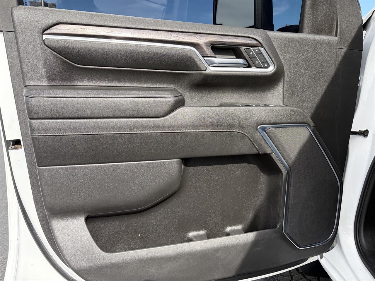 2024 Chevrolet Silverado 2500HD LTZ   - Photo 15 - Victorville, CA 92392