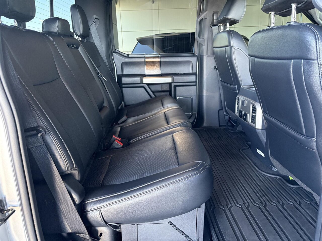 2022 Ford F-250 Super Duty Lariat   - Photo 34 - Victorville, CA 92392