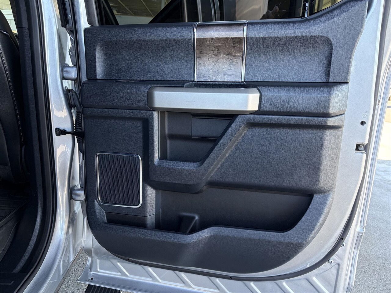 2022 Ford F-250 Super Duty Lariat   - Photo 35 - Victorville, CA 92392