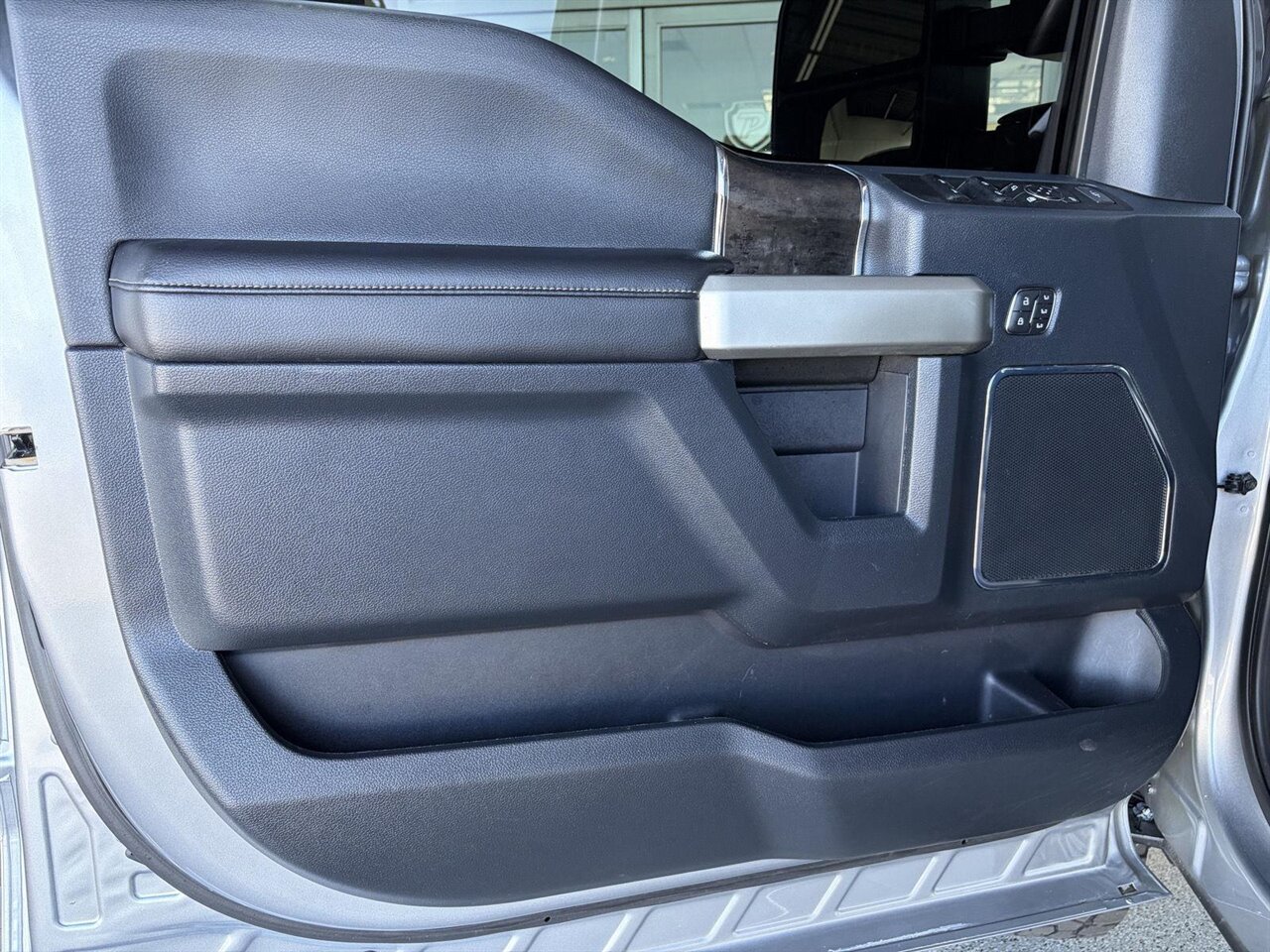 2022 Ford F-250 Super Duty Lariat   - Photo 16 - Victorville, CA 92392