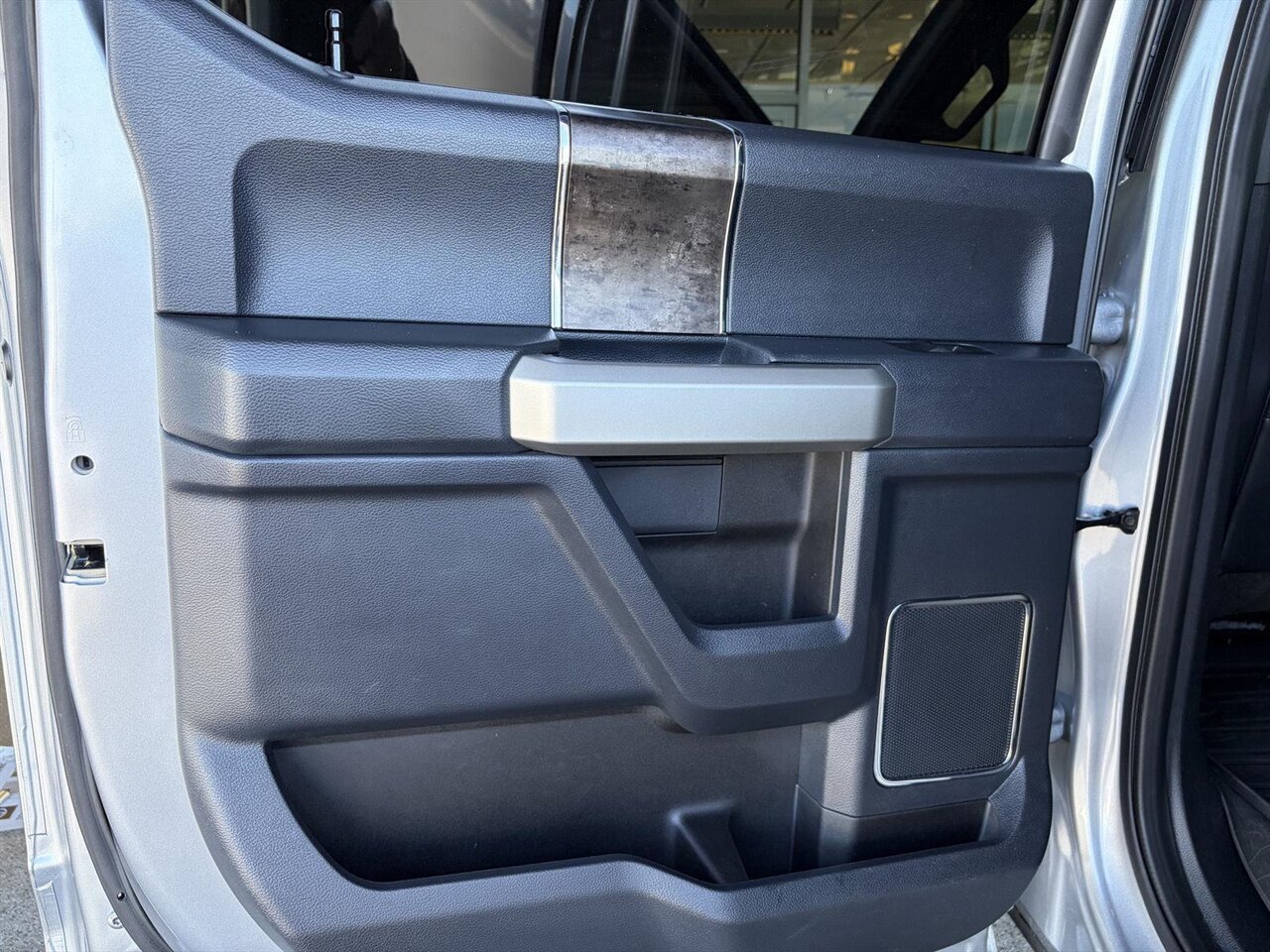 2022 Ford F-250 Super Duty Lariat   - Photo 28 - Victorville, CA 92392