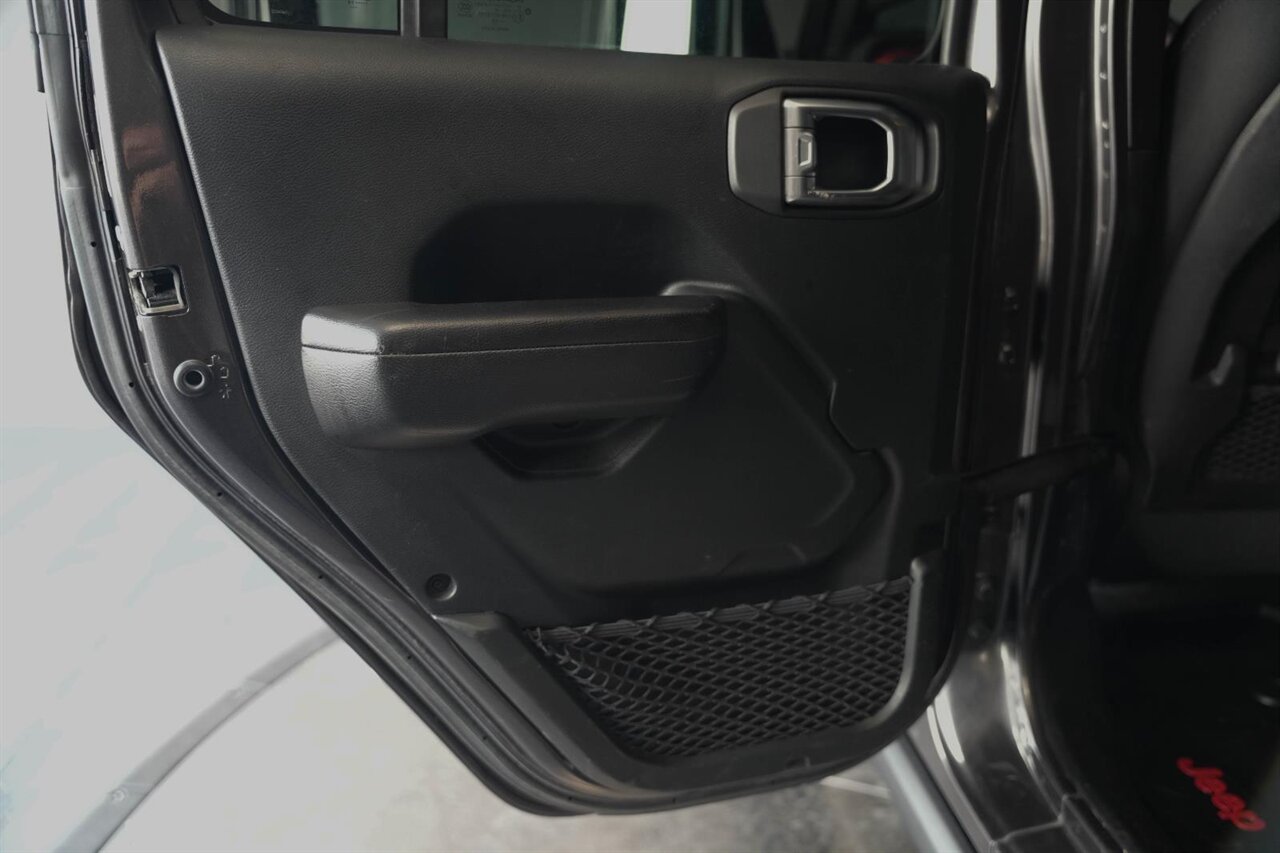 2019 Jeep Wrangler Unlimited Rubicon   - Photo 17 - Victorville, CA 92392