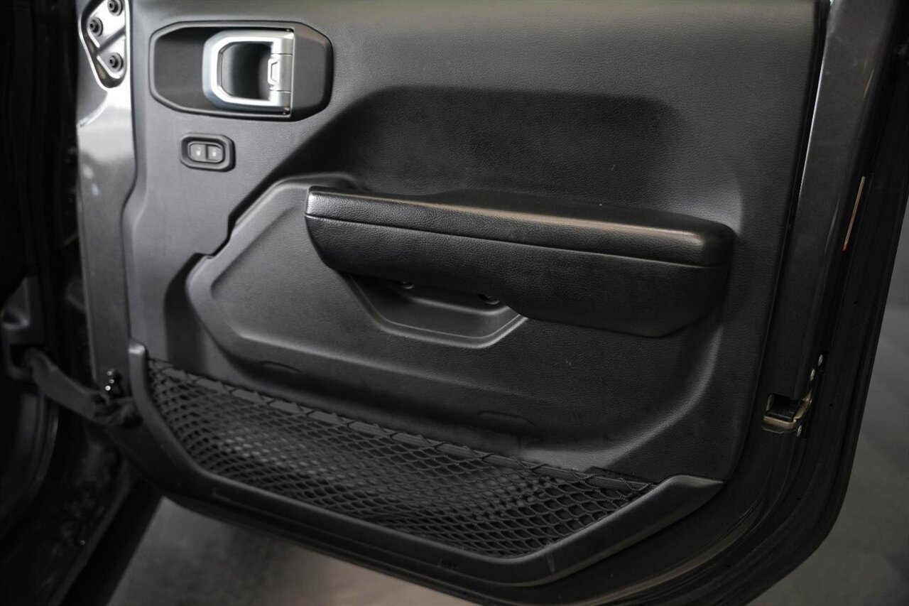 2019 Jeep Wrangler Unlimited Rubicon   - Photo 31 - Victorville, CA 92392