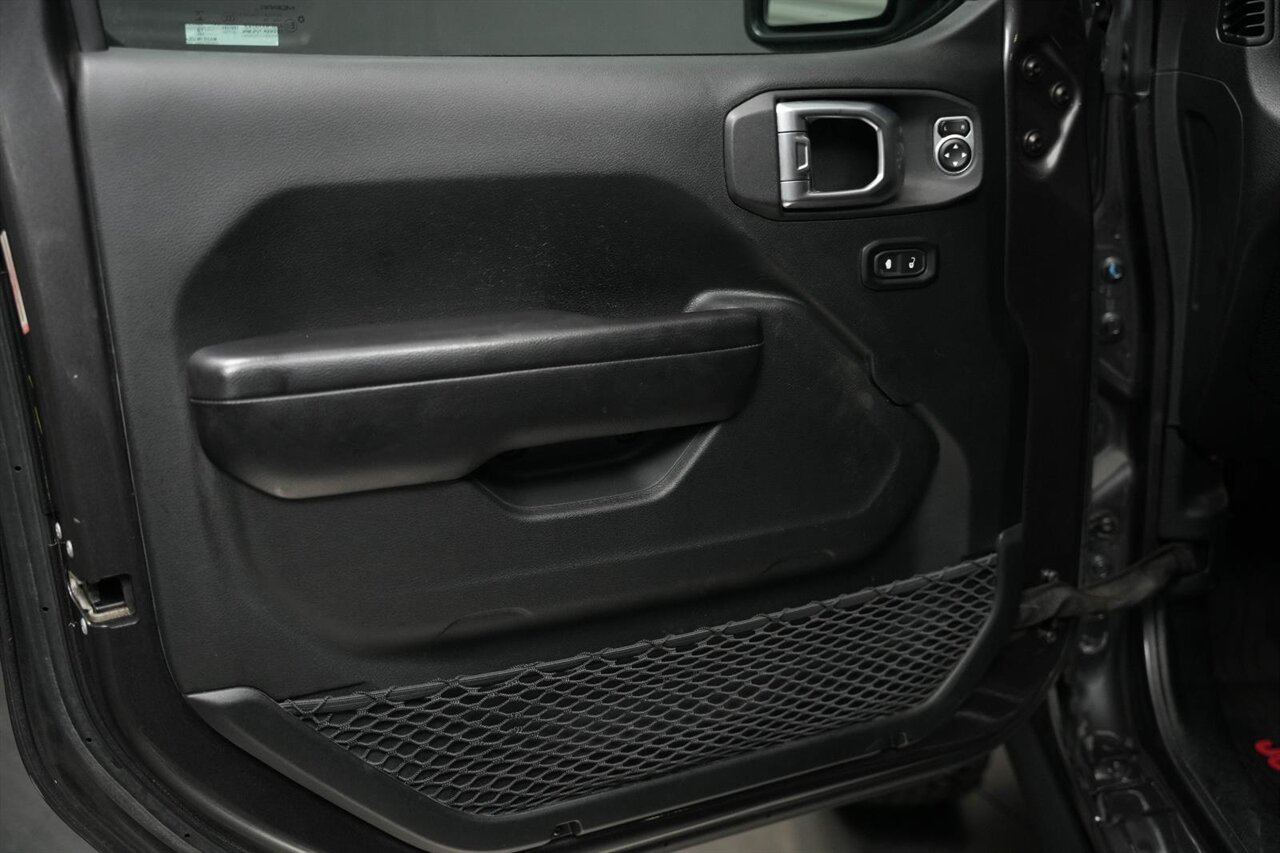 2019 Jeep Wrangler Unlimited Rubicon   - Photo 16 - Victorville, CA 92392