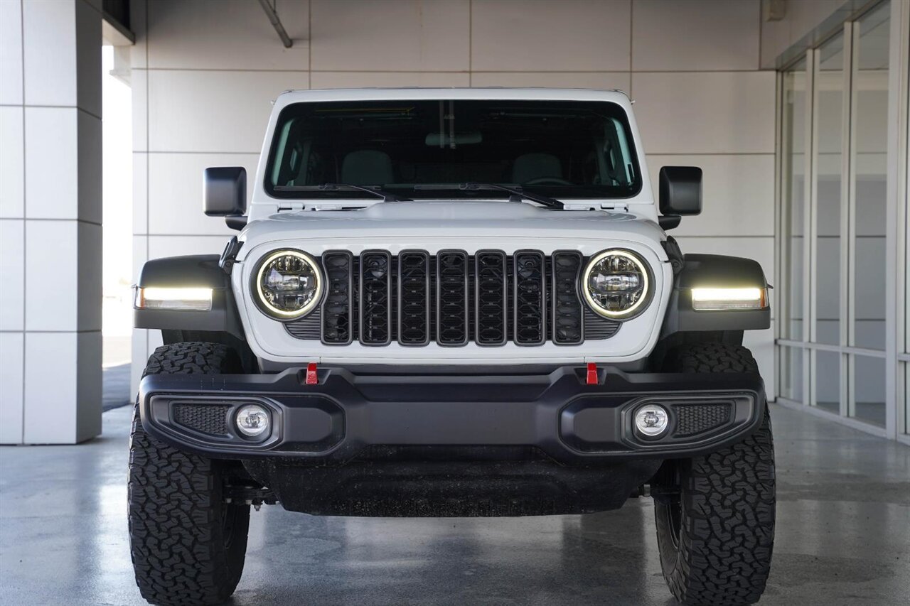 2024 Jeep Wrangler Rubicon   - Photo 8 - Victorville, CA 92392