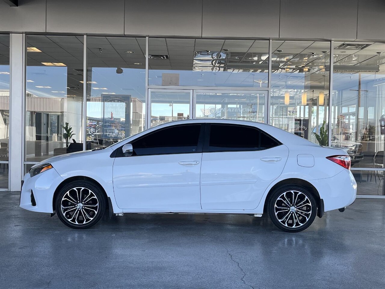 2016 Toyota Corolla S   - Photo 6 - Victorville, CA 92392