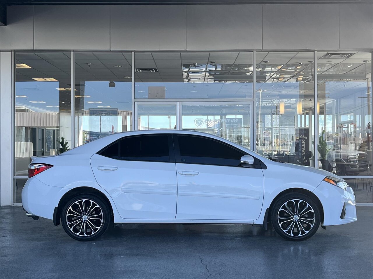 2016 Toyota Corolla S   - Photo 4 - Victorville, CA 92392