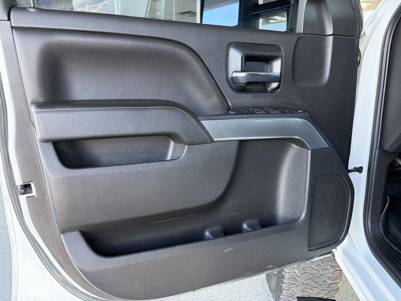 2014 Chevrolet Silverado 1500 LT Lifted Amp Steps - Photo 13 - Victorville, CA 92392