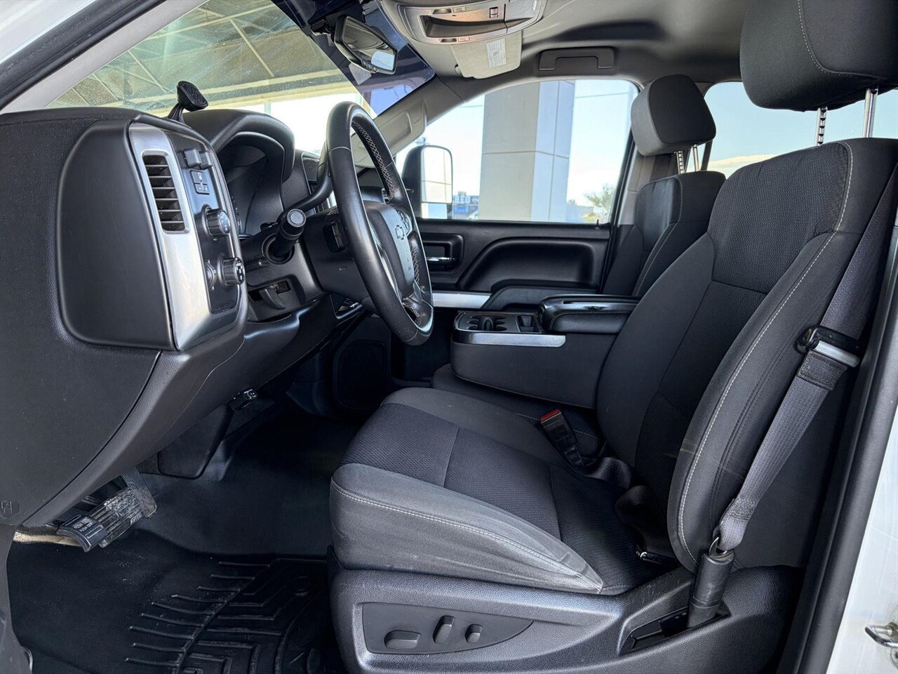 2014 Chevrolet Silverado 1500 LT Lifted Amp Steps - Photo 2 - Victorville, CA 92392