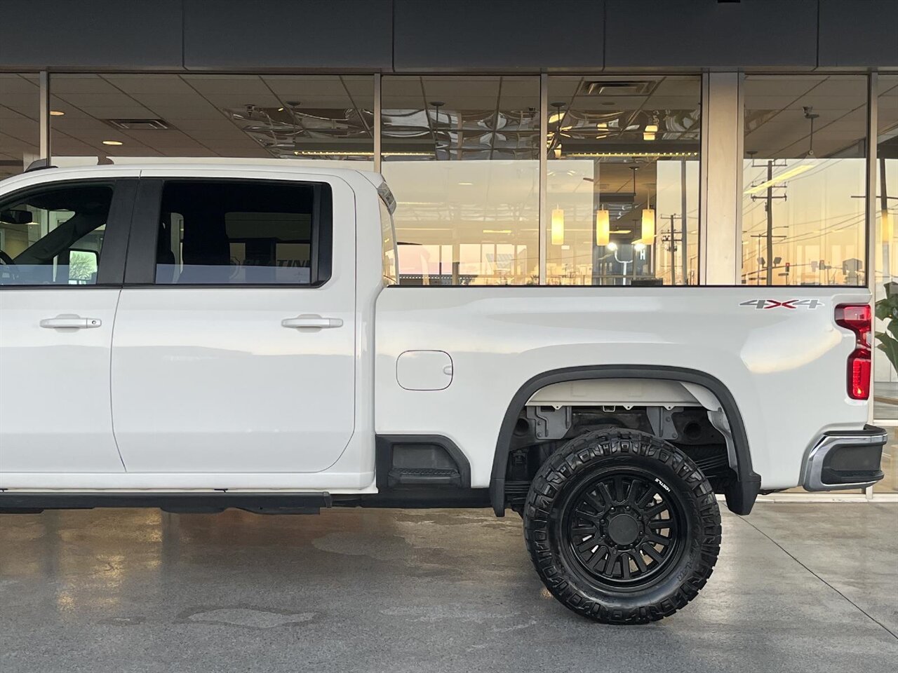 2021 Chevrolet Silverado 2500HD LT   - Photo 17 - Victorville, CA 92392