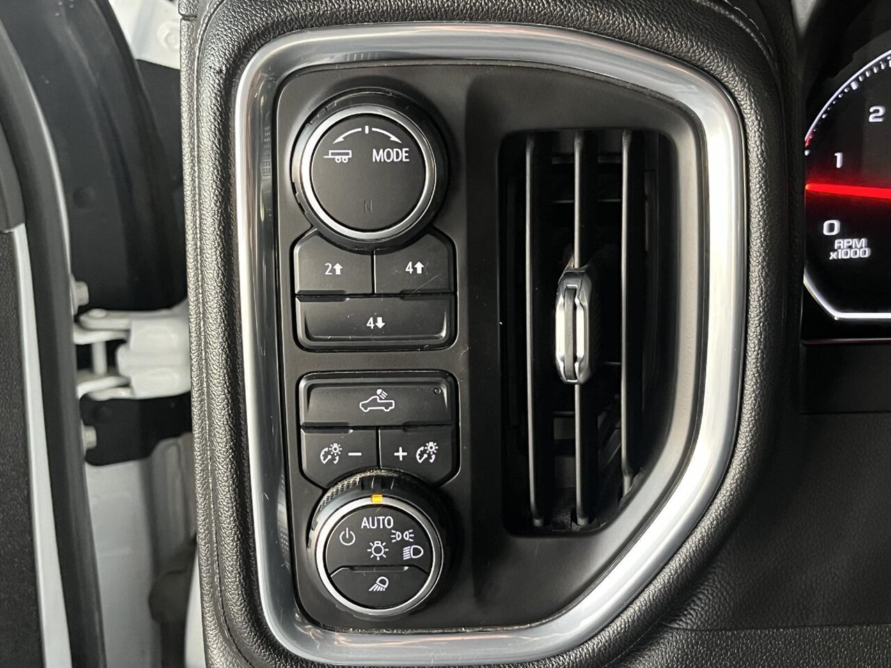 2021 Chevrolet Silverado 2500HD LT   - Photo 21 - Victorville, CA 92392