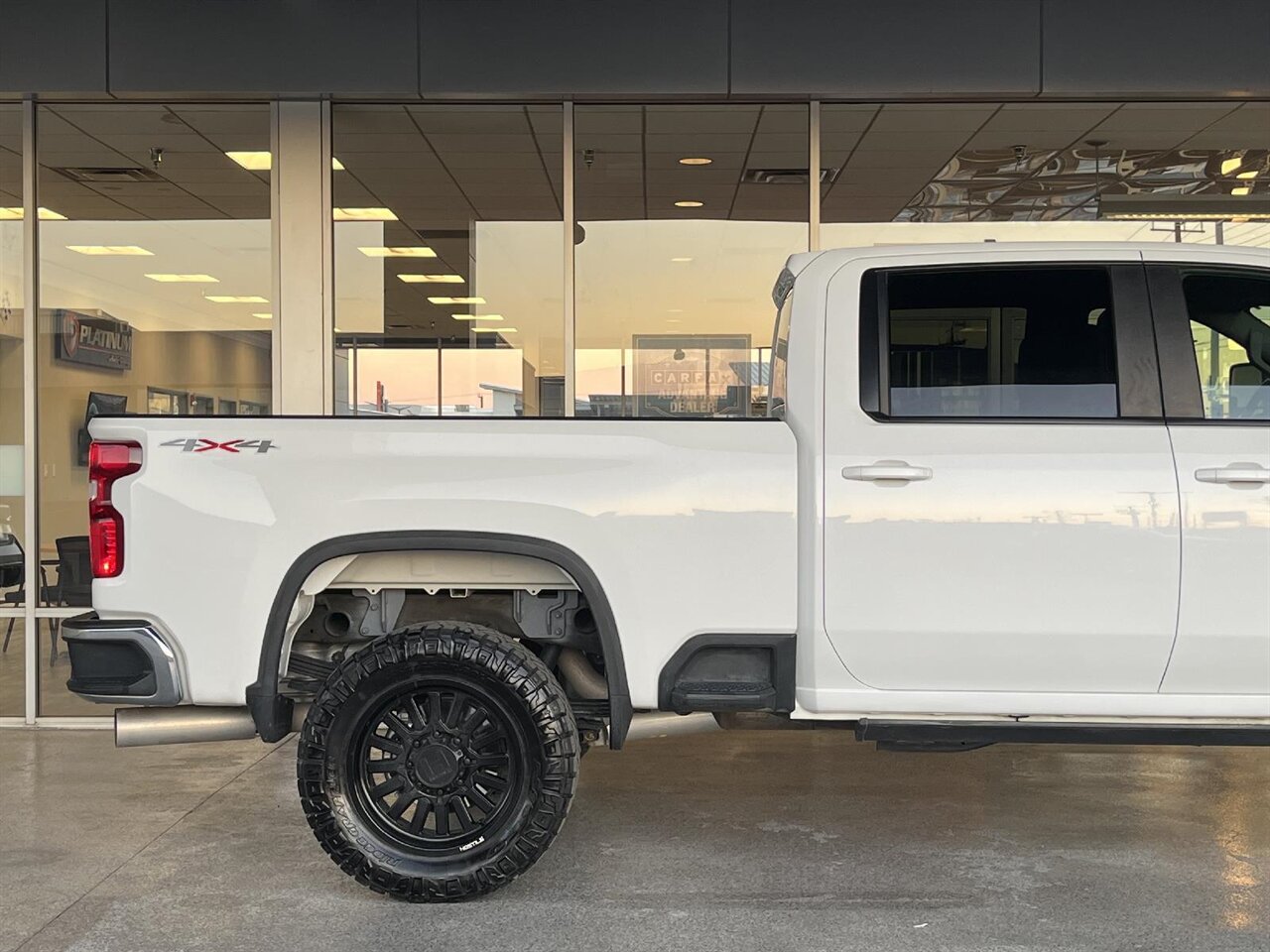 2021 Chevrolet Silverado 2500HD LT   - Photo 11 - Victorville, CA 92392