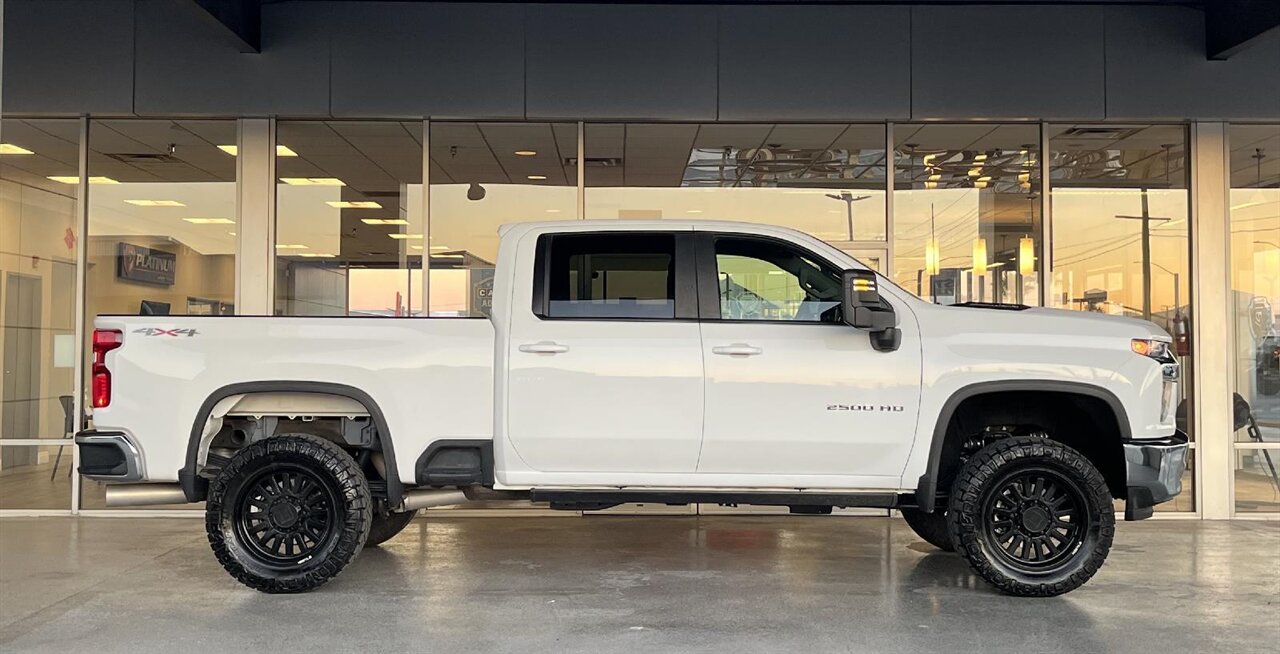 2021 Chevrolet Silverado 2500HD LT   - Photo 9 - Victorville, CA 92392