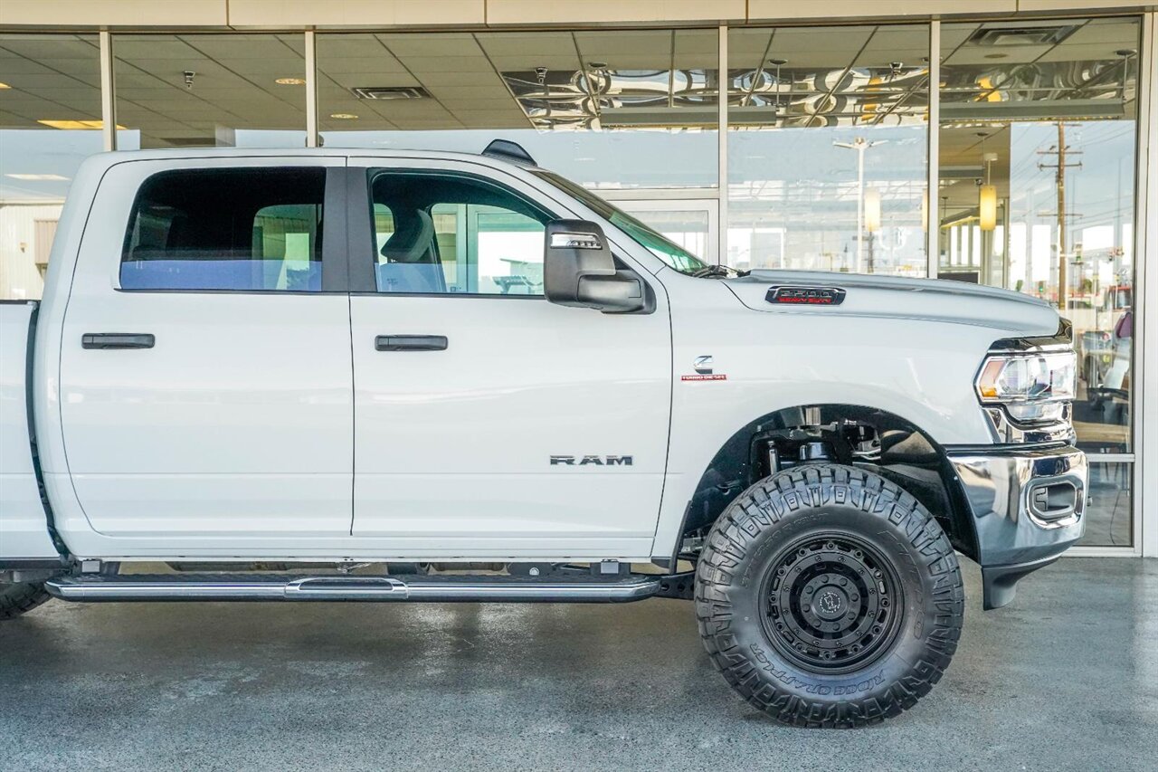 2024 RAM 2500 Big Horn   - Photo 10 - Victorville, CA 92392