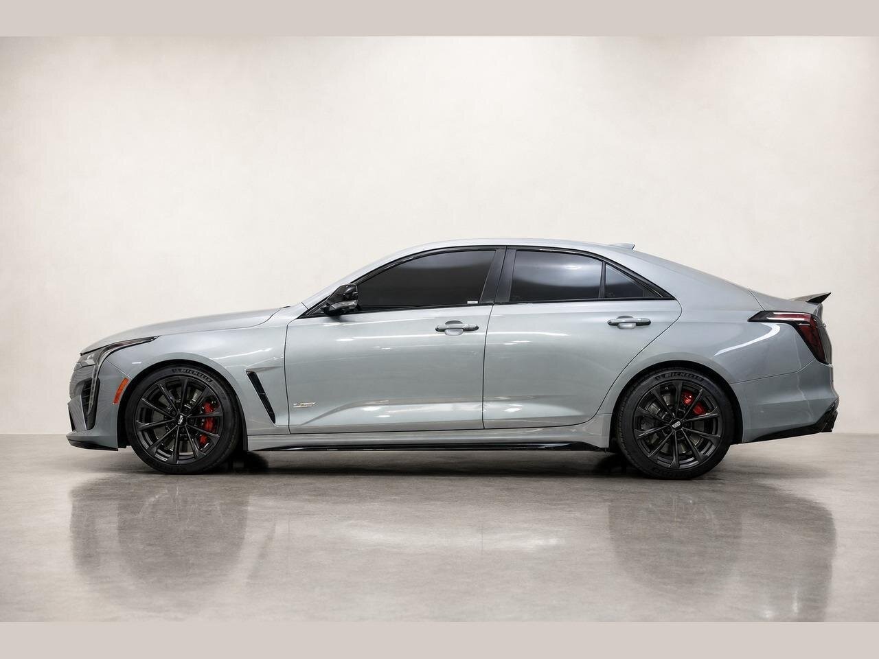 2023 Cadillac CT4-V Blackwing   - Photo 4 - Victorville, CA 92392