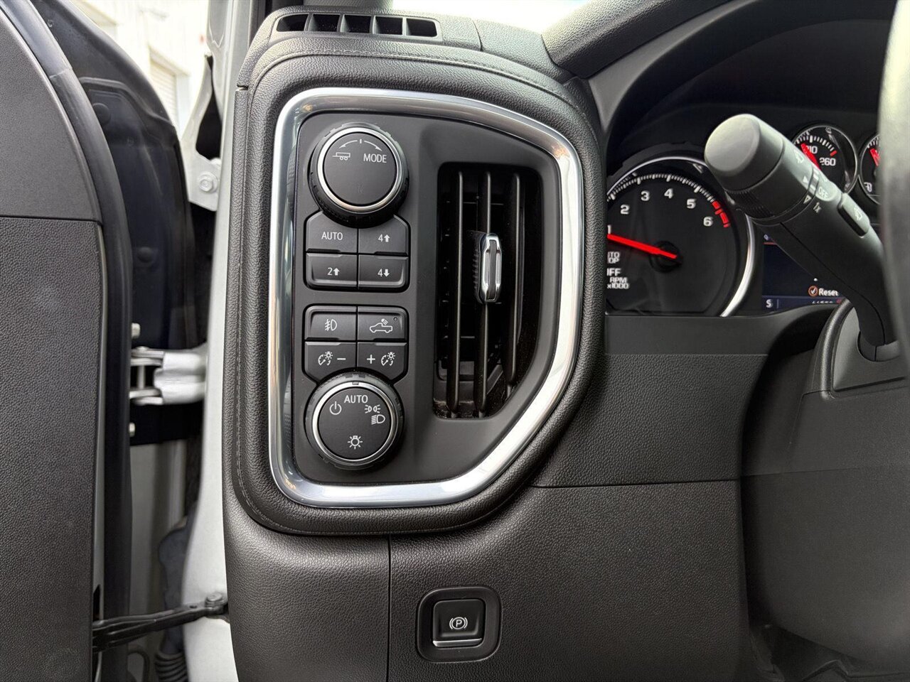 2021 Chevrolet Silverado 1500 LT Trail Boss   - Photo 19 - Victorville, CA 92392