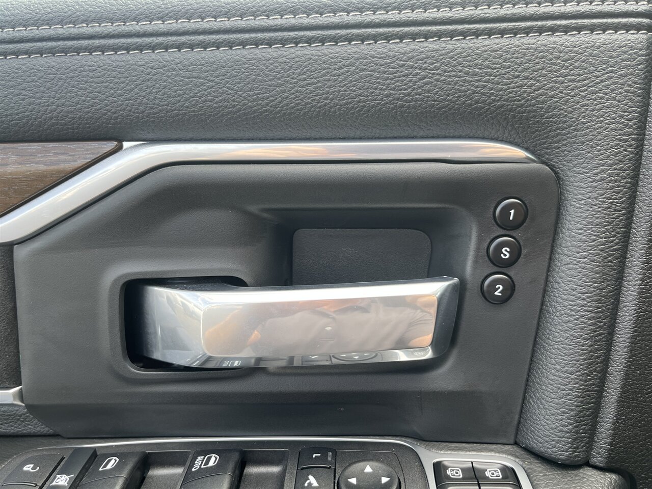 2024 RAM 2500 Laramie 4x4 Cummins Diesel | Only 200 Miles | $5,000 in Upgrades Included - Photo 17 - Victorville, CA 92392