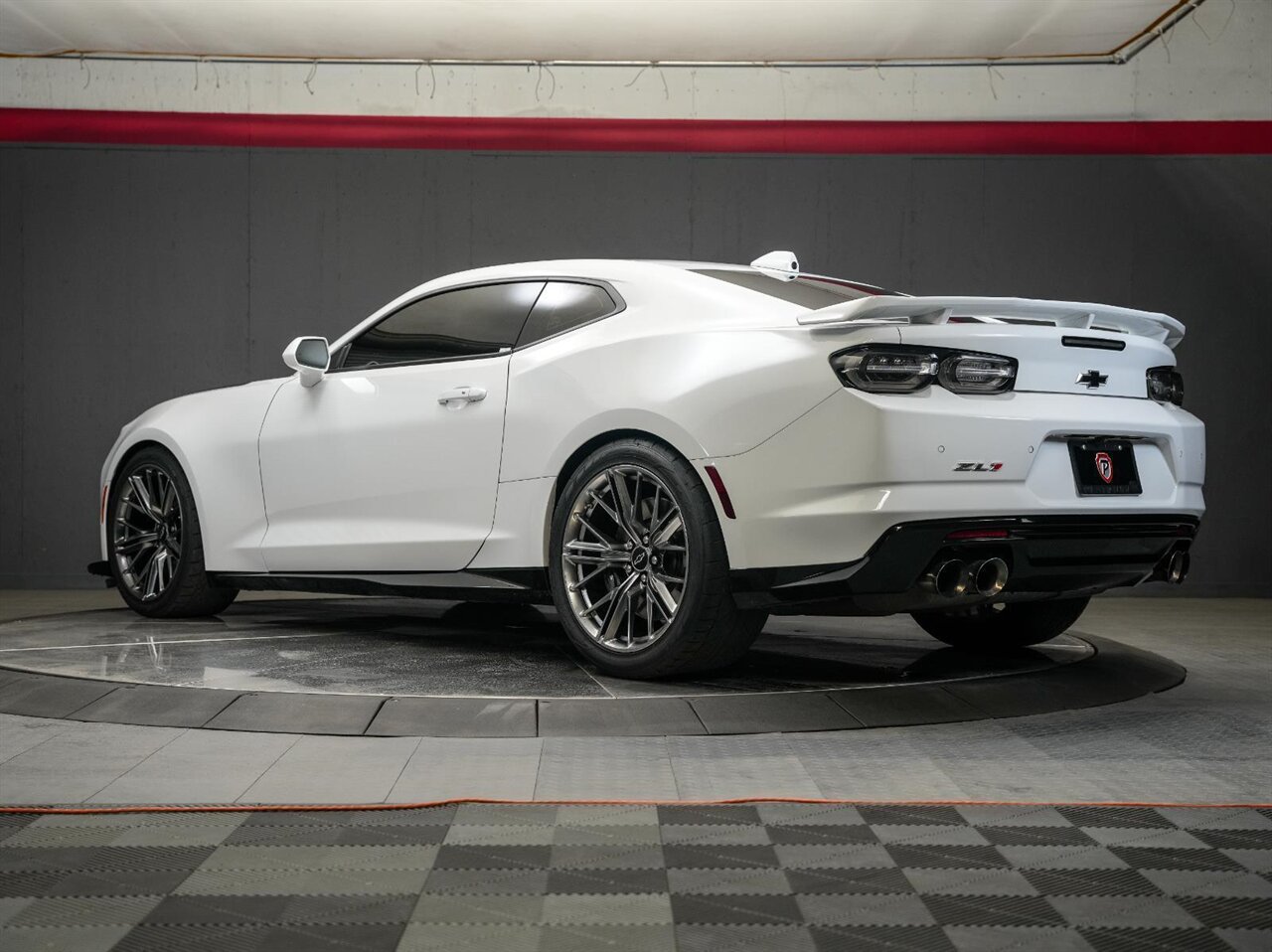 2022 Chevrolet Camaro ZL1 One Owner Clean Carfax / Carbon Fiber - Photo 13 - Victorville, CA 92392