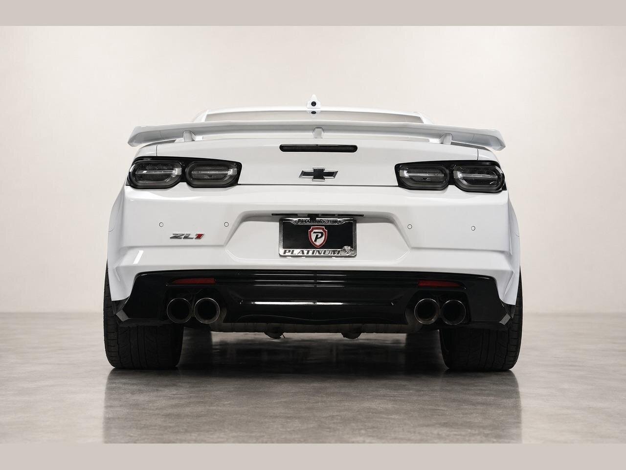 2022 Chevrolet Camaro ZL1  One Owner Clean Carfax / Carbon Fiber - Photo 9 - Victorville, CA 92392