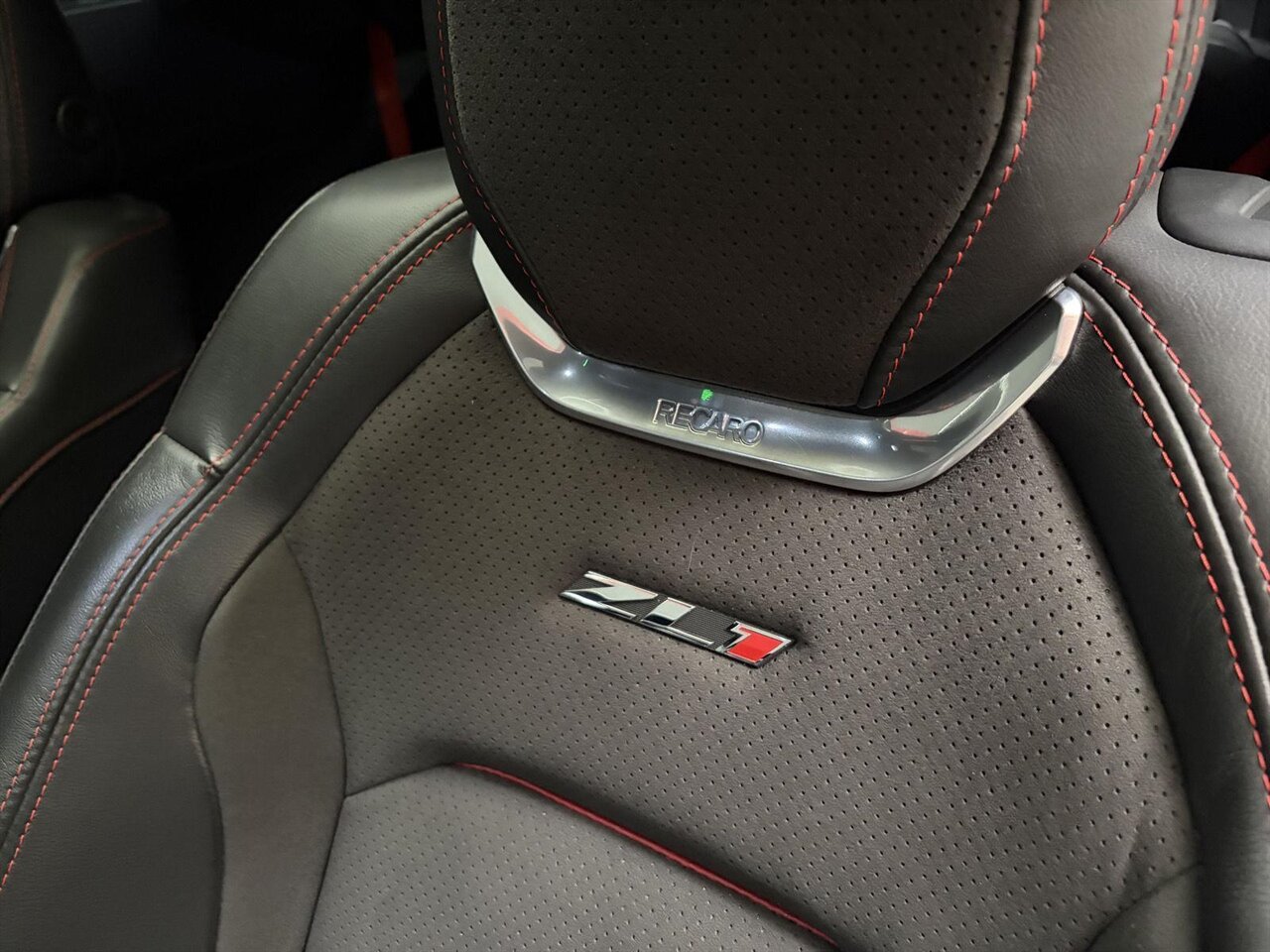 2022 Chevrolet Camaro ZL1 One Owner Clean Carfax / Carbon Fiber - Photo 27 - Victorville, CA 92392