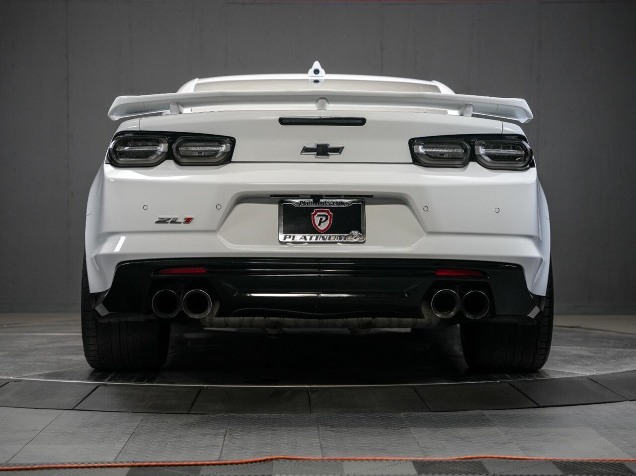 2022 Chevrolet Camaro ZL1 One Owner Clean Carfax / Carbon Fiber - Photo 14 - Victorville, CA 92392