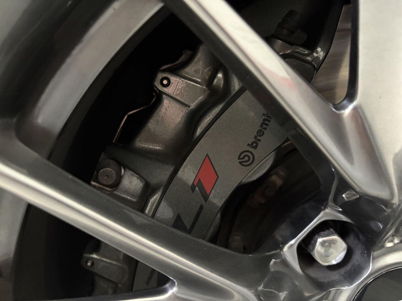 2022 Chevrolet Camaro ZL1  One Owner Clean Carfax / Carbon Fiber - Photo 18 - Victorville, CA 92392