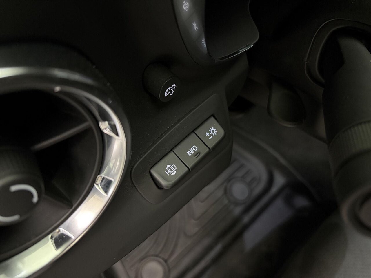 2022 Chevrolet Camaro ZL1  One Owner Clean Carfax / Carbon Fiber - Photo 26 - Victorville, CA 92392