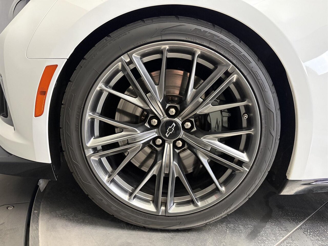 2022 Chevrolet Camaro ZL1 One Owner Clean Carfax / Carbon Fiber - Photo 17 - Victorville, CA 92392