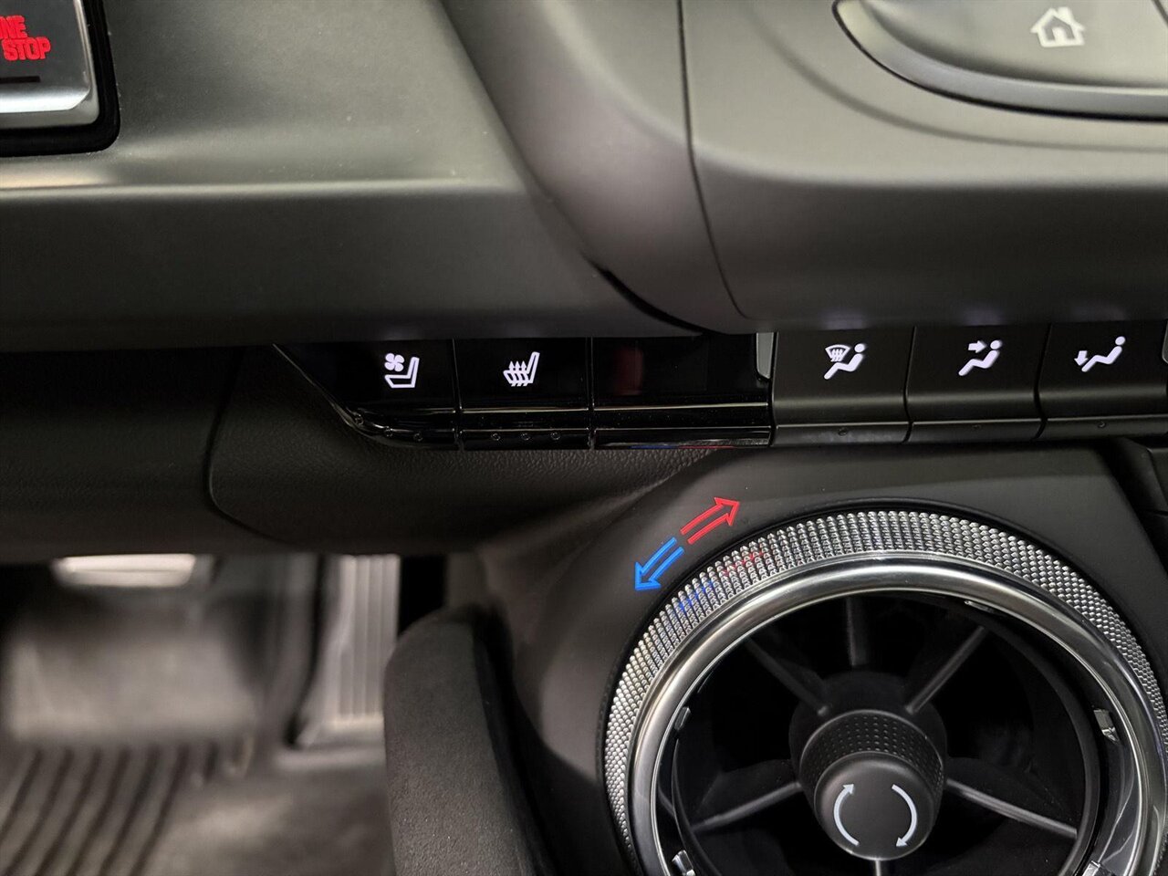 2022 Chevrolet Camaro ZL1 One Owner Clean Carfax / Carbon Fiber - Photo 31 - Victorville, CA 92392