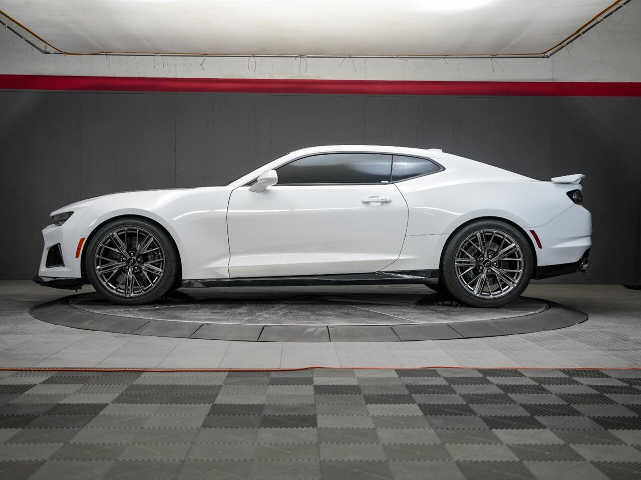 2022 Chevrolet Camaro ZL1 One Owner Clean Carfax / Carbon Fiber - Photo 10 - Victorville, CA 92392