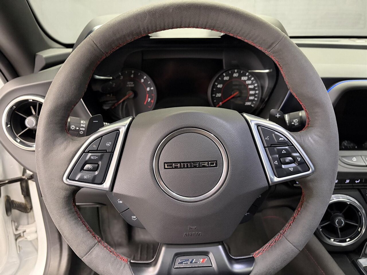 2022 Chevrolet Camaro ZL1  One Owner Clean Carfax / Carbon Fiber - Photo 27 - Victorville, CA 92392