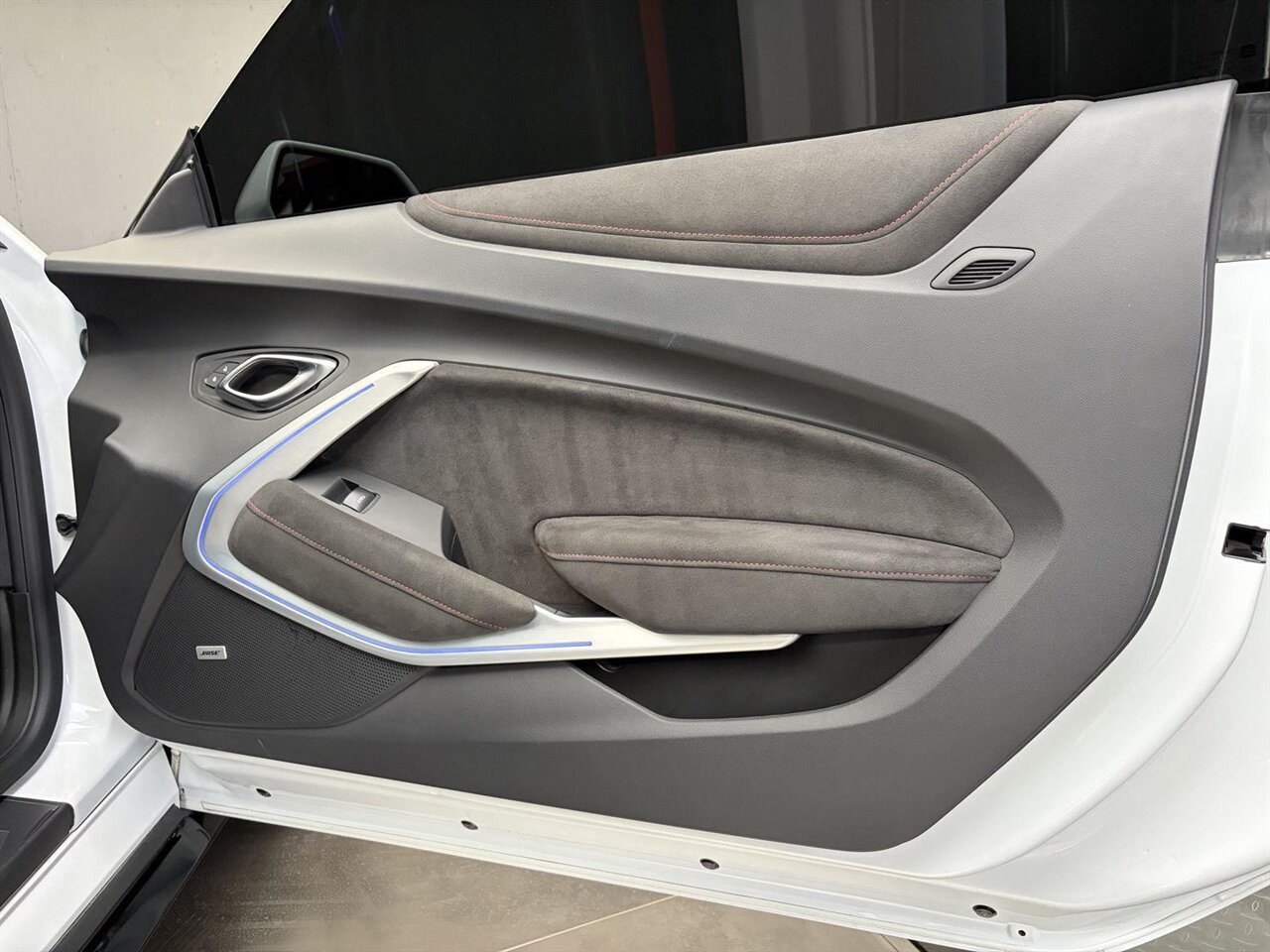 2022 Chevrolet Camaro ZL1 One Owner Clean Carfax / Carbon Fiber - Photo 36 - Victorville, CA 92392