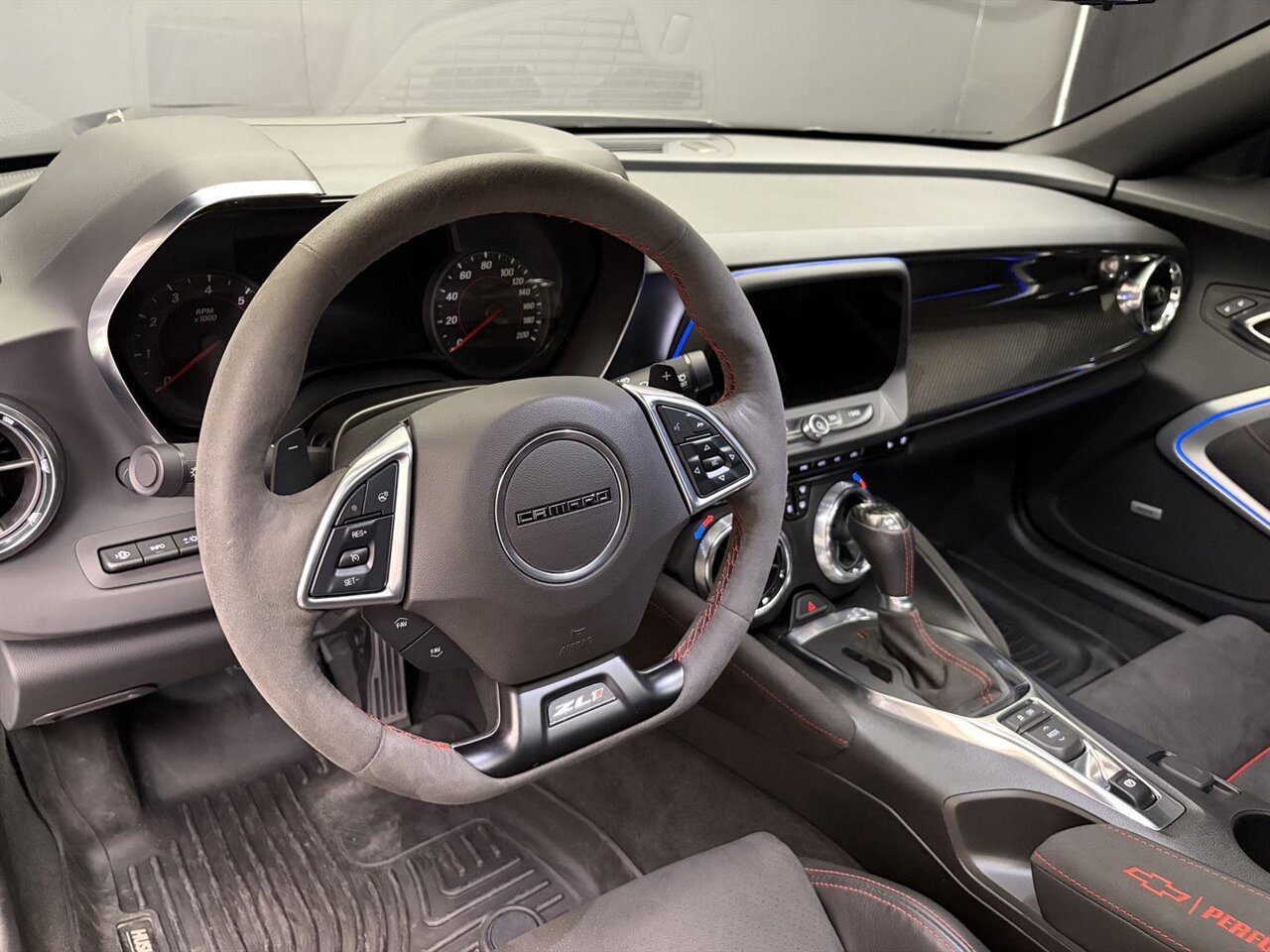 2022 Chevrolet Camaro ZL1 One Owner Clean Carfax / Carbon Fiber - Photo 26 - Victorville, CA 92392