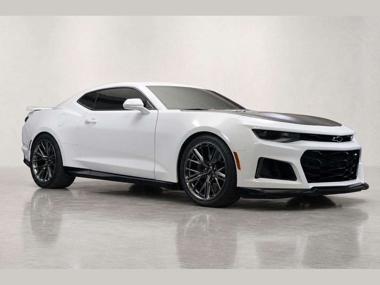 2022 Chevrolet Camaro ZL1  One Owner Clean Carfax / Carbon Fiber - Photo 7 - Victorville, CA 92392