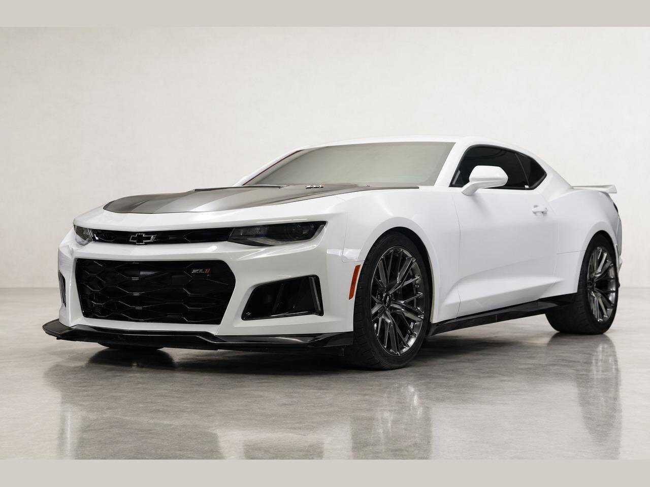 2022 Chevrolet Camaro ZL1  One Owner Clean Carfax / Carbon Fiber - Photo 10 - Victorville, CA 92392