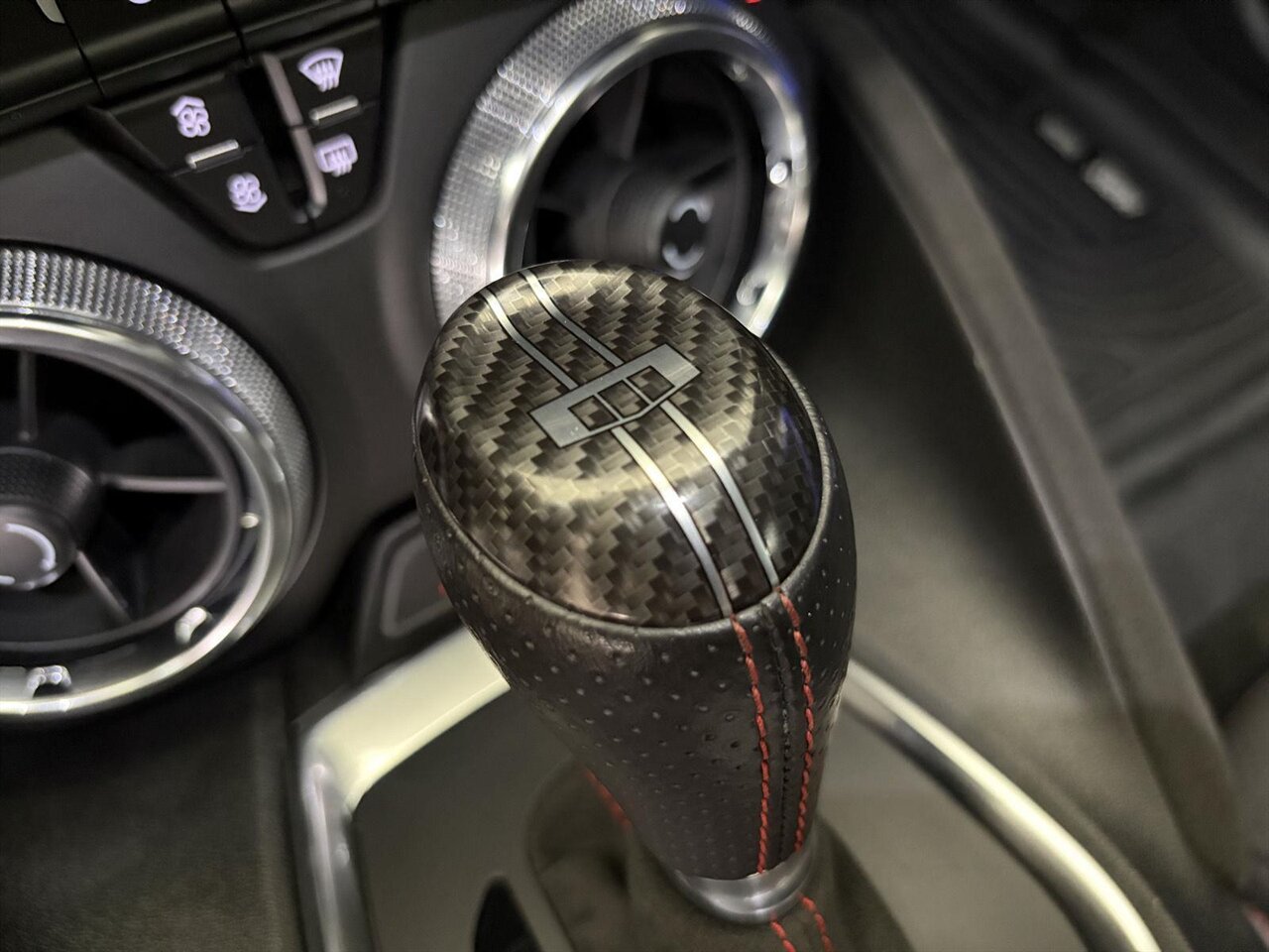 2022 Chevrolet Camaro ZL1 One Owner Clean Carfax / Carbon Fiber - Photo 32 - Victorville, CA 92392