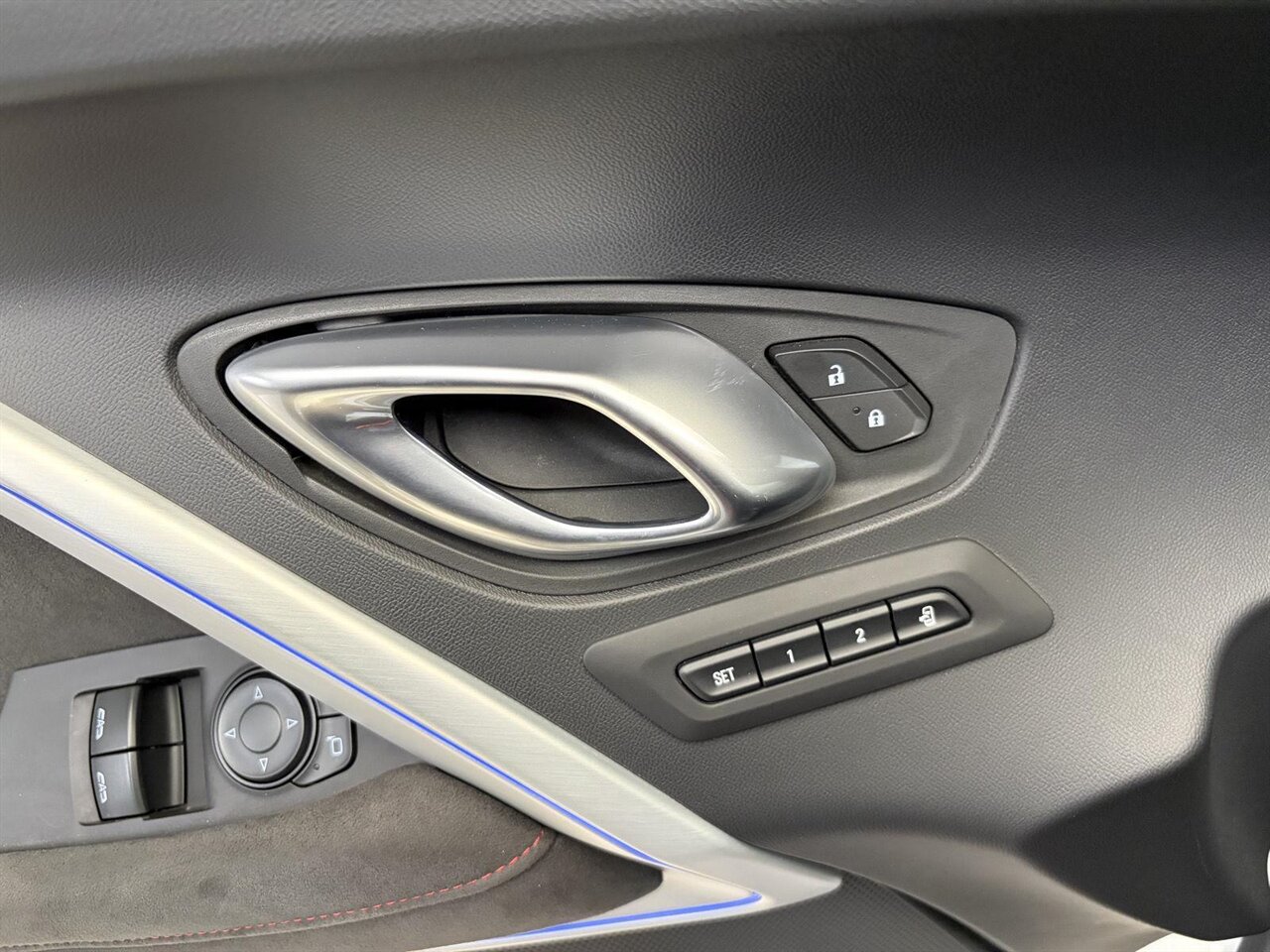 2022 Chevrolet Camaro ZL1 One Owner Clean Carfax / Carbon Fiber - Photo 24 - Victorville, CA 92392