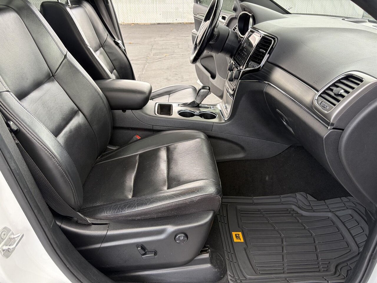2020 Jeep Grand Cherokee Limited   - Photo 24 - Victorville, CA 92392