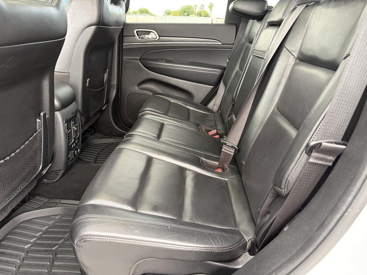 2020 Jeep Grand Cherokee Limited   - Photo 16 - Victorville, CA 92392