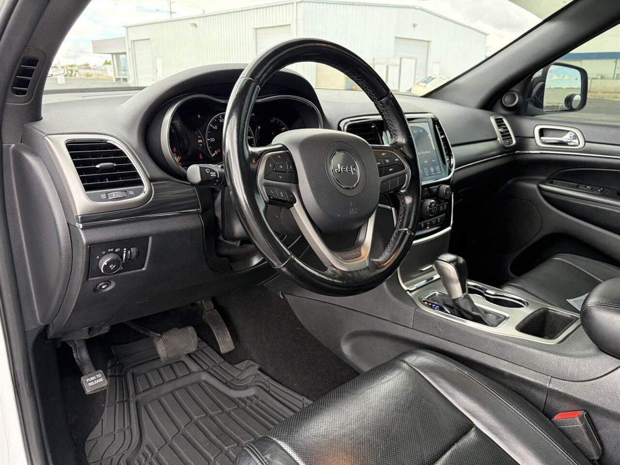 2020 Jeep Grand Cherokee Limited   - Photo 11 - Victorville, CA 92392