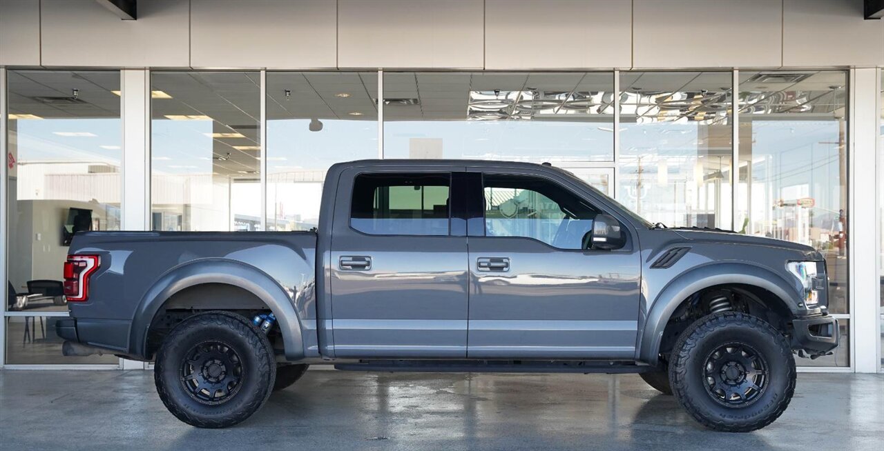 2018 Ford F-150 Raptor   - Photo 4 - Victorville, CA 92392