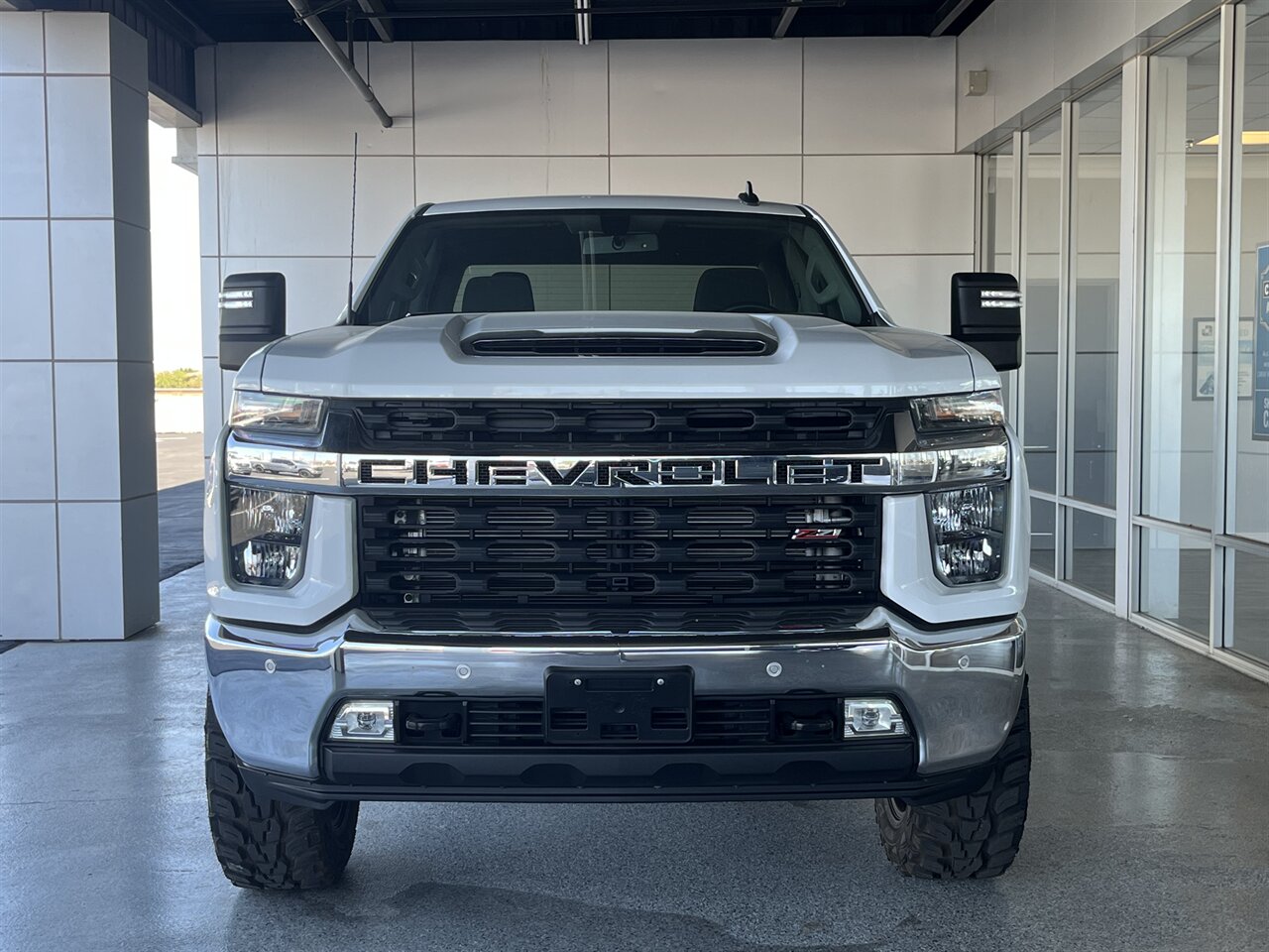 2021 Chevrolet Silverado 2500HD LT Diesel 4x4 - Custom Upgrades - 5th Wheel Prep Package - Photo 5 - Victorville, CA 92392