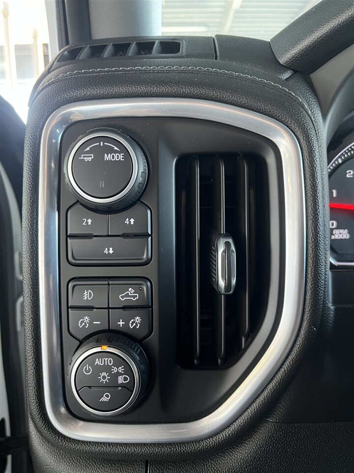 2021 Chevrolet Silverado 2500HD LT Diesel 4x4 - Custom Upgrades - 5th Wheel Prep Package - Photo 20 - Victorville, CA 92392