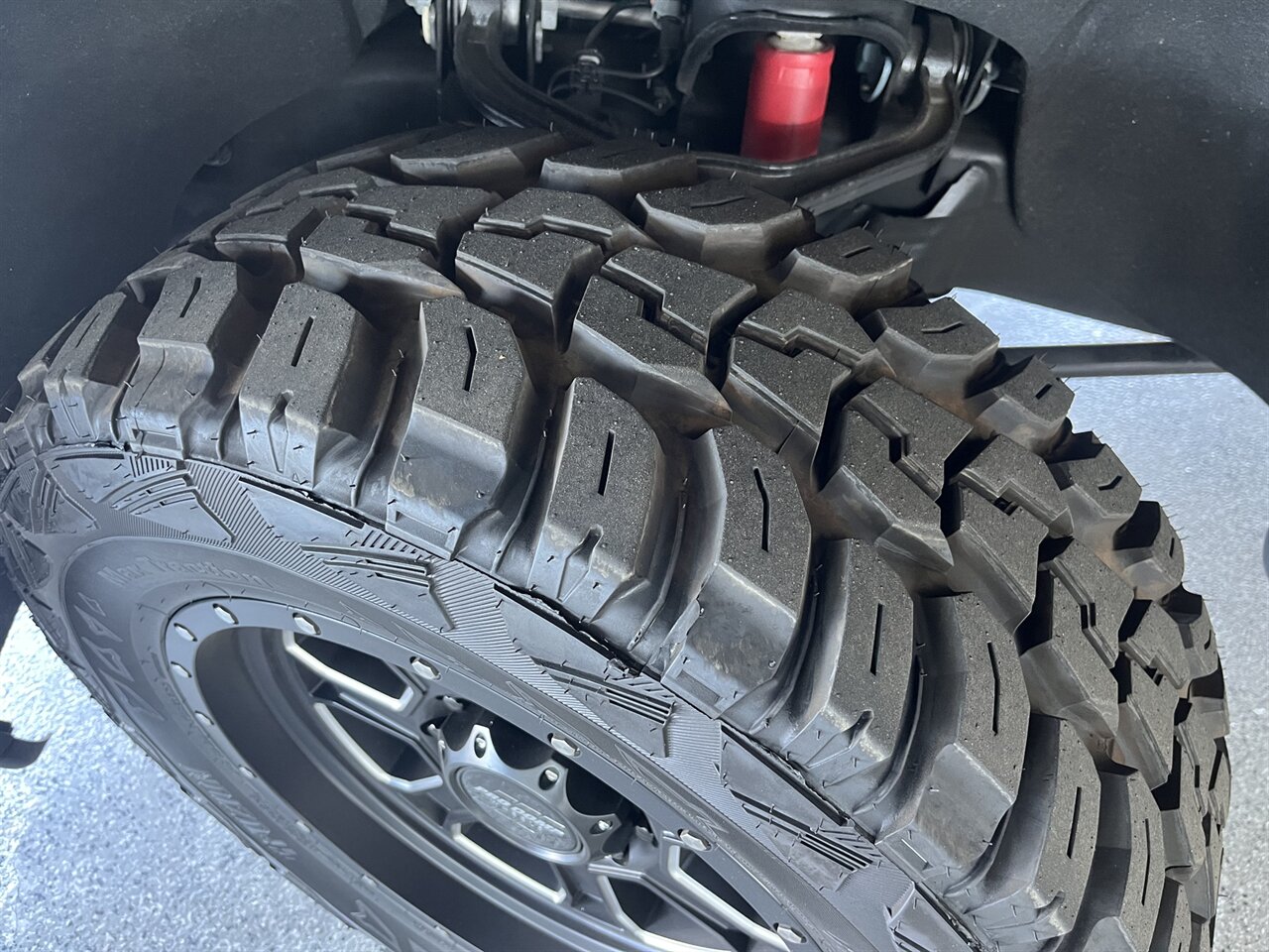 2021 Chevrolet Silverado 2500HD LT Diesel 4x4 - Custom Upgrades - 5th Wheel Prep Package - Photo 10 - Victorville, CA 92392