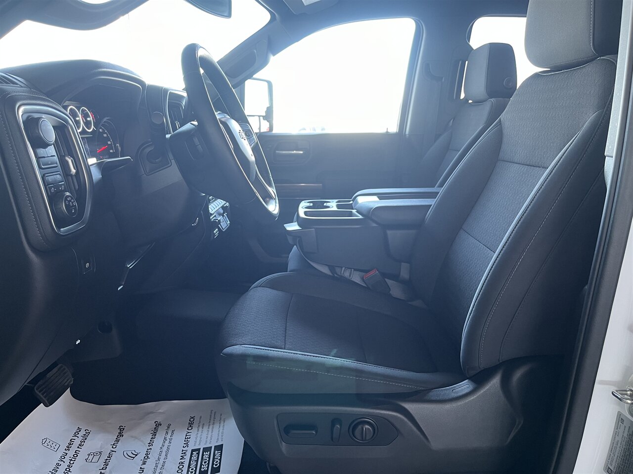 2021 Chevrolet Silverado 2500HD LT Diesel 4x4 - Custom Upgrades - 5th Wheel Prep Package - Photo 3 - Victorville, CA 92392