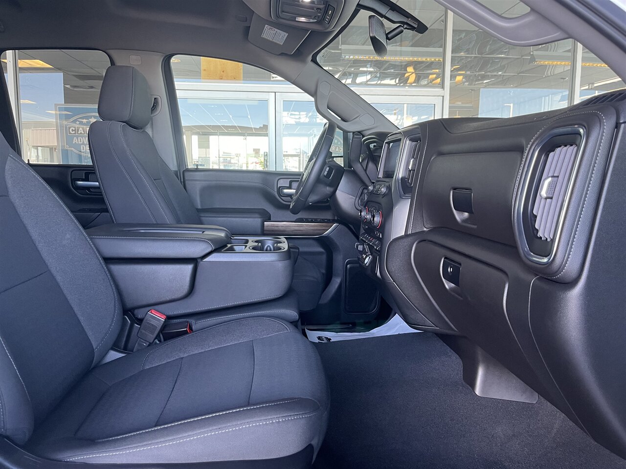 2021 Chevrolet Silverado 2500HD LT Diesel 4x4 - Custom Upgrades - 5th Wheel Prep Package - Photo 25 - Victorville, CA 92392