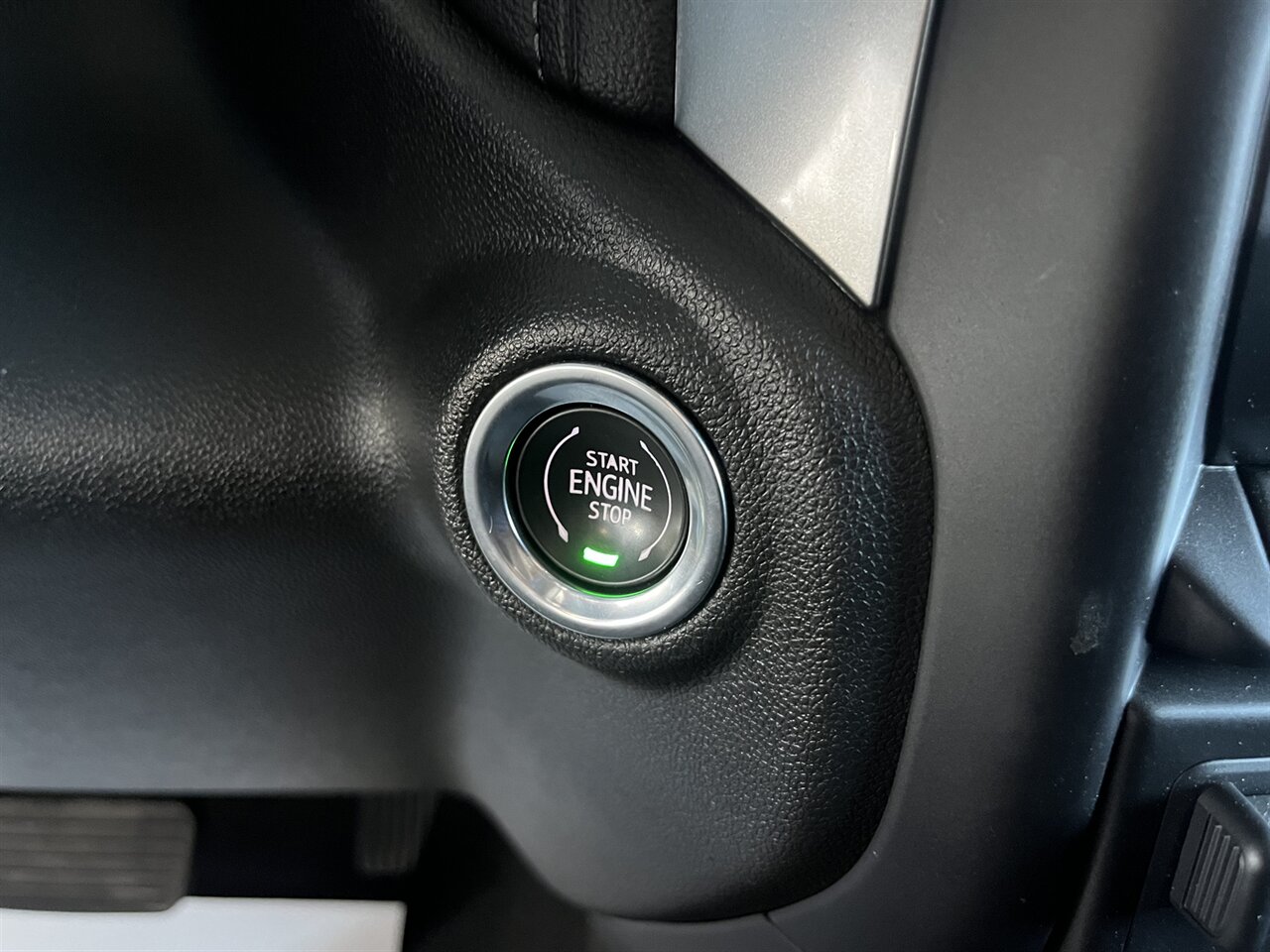 2021 Chevrolet Silverado 2500HD LT Diesel 4x4 - Custom Upgrades - 5th Wheel Prep Package - Photo 16 - Victorville, CA 92392