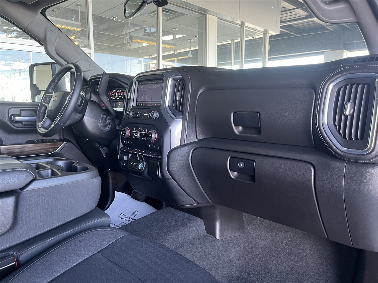 2021 Chevrolet Silverado 2500HD LT Diesel 4x4 - Custom Upgrades - 5th Wheel Prep Package - Photo 24 - Victorville, CA 92392