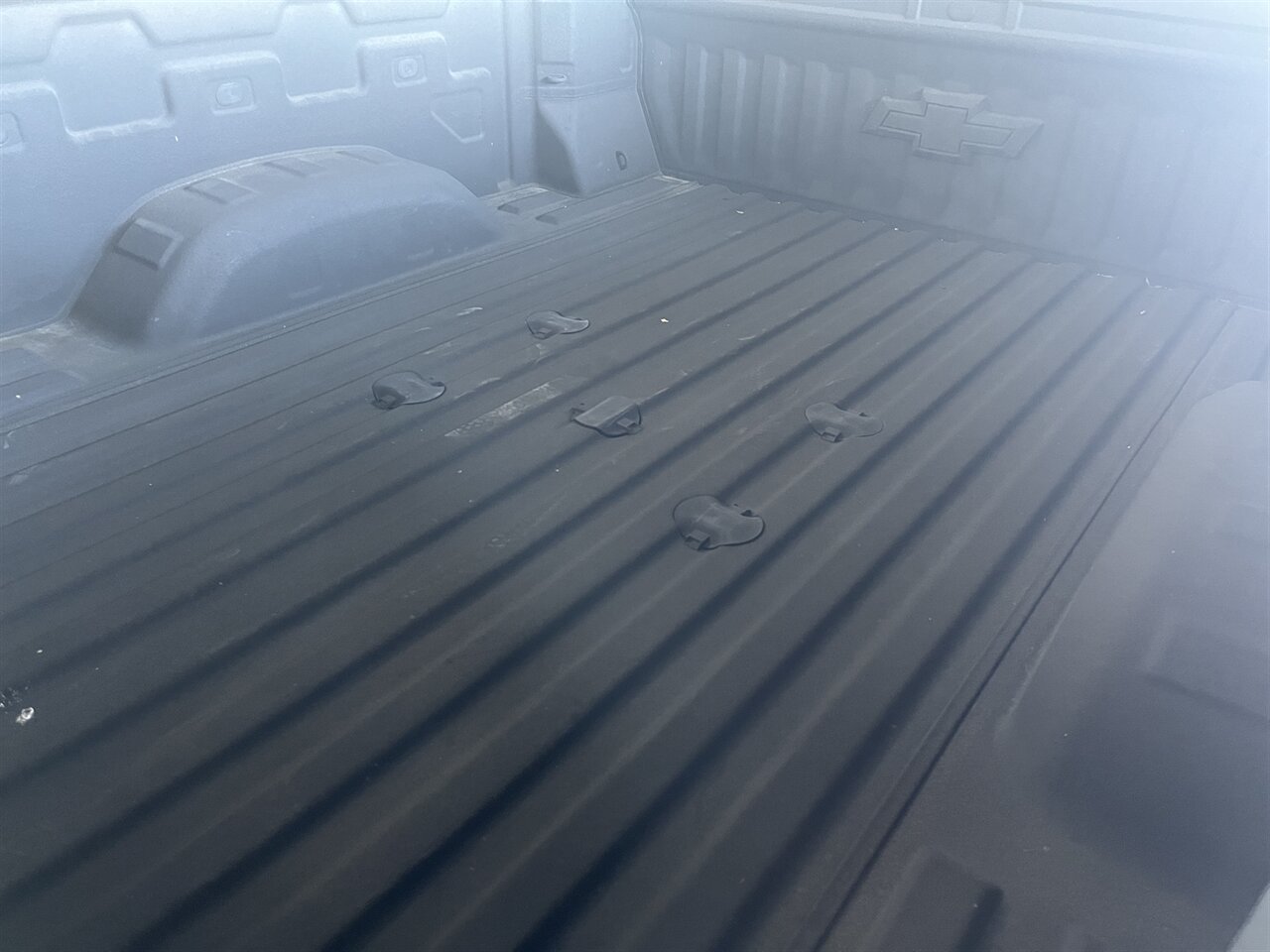 2021 Chevrolet Silverado 2500HD LT Diesel 4x4 - Custom Upgrades - 5th Wheel Prep Package - Photo 11 - Victorville, CA 92392