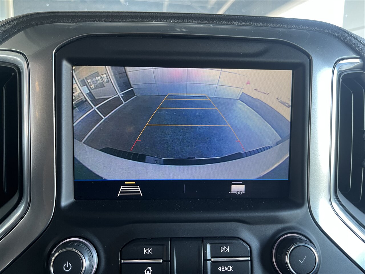 2021 Chevrolet Silverado 2500HD LT Diesel 4x4 - Custom Upgrades - 5th Wheel Prep Package - Photo 14 - Victorville, CA 92392
